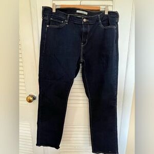 Levi’s women blue denim jeans classic straight.  Size 18W.